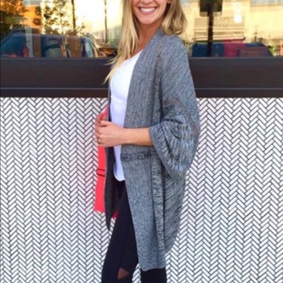 Lulu Breeze Easy Wrap Sweater Nwot 